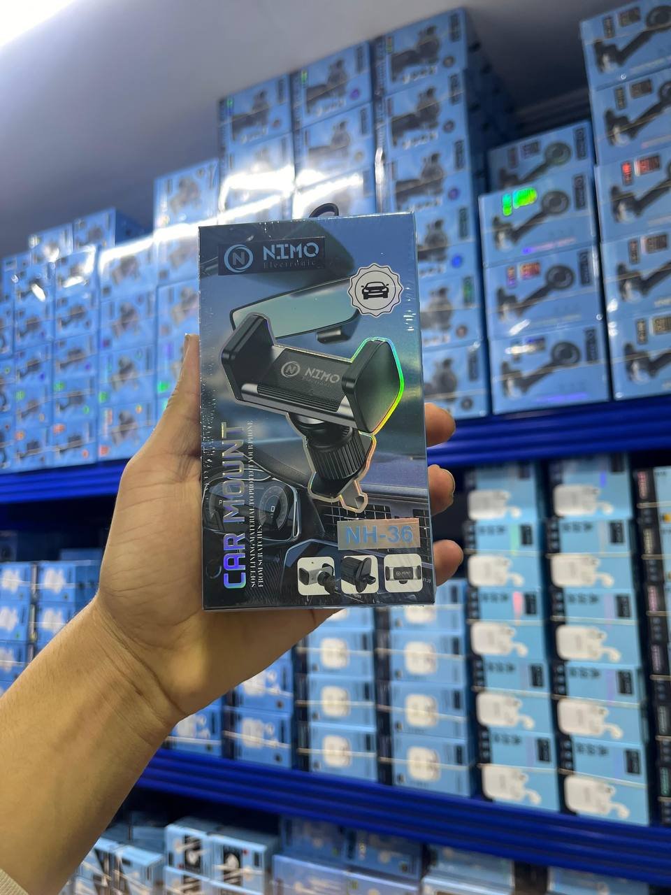NIMO NH-36 Magnetic Car Mount NIMO NH-36 Car Mount Holder — RGB Light | Air Vent Clamp | 360° Rotation | Scratch-Free Protection - الصورة 1
